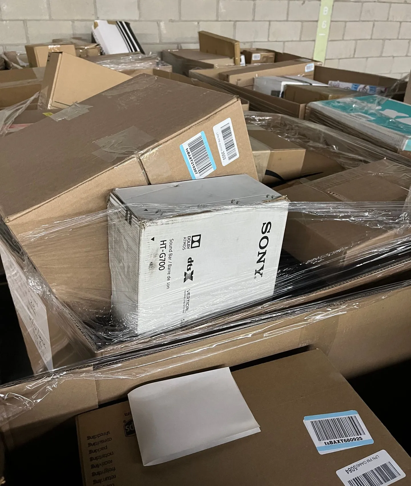 Amazon General Merchandise Truckload — photo 1 (PC-TRUCK-0230) Amazon General Merchandise Truckload — listing photo 1, lot PC-TRUCK-0230